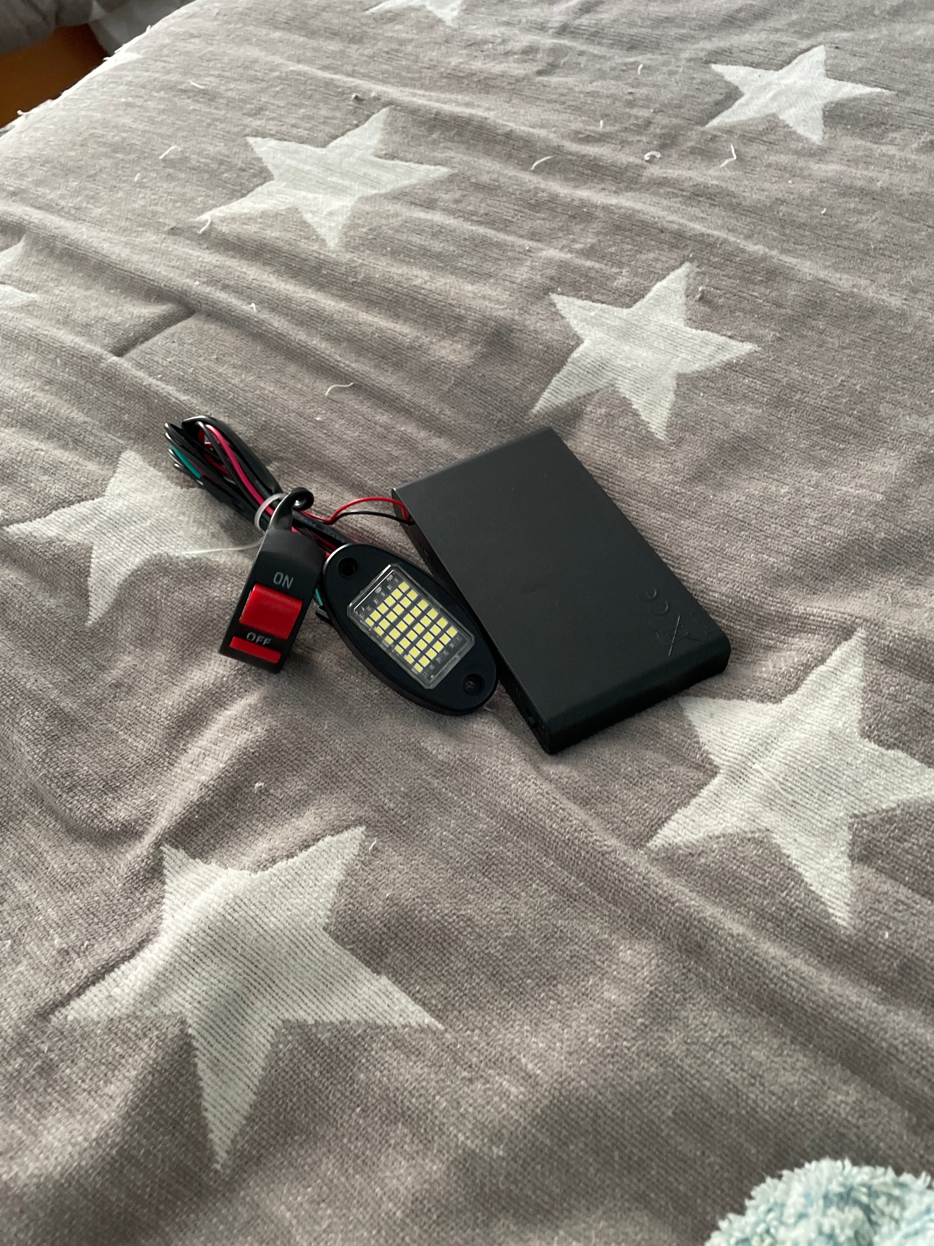 battary powered rocklight 36 LEDS ( 1 WEEK SHIPPING)